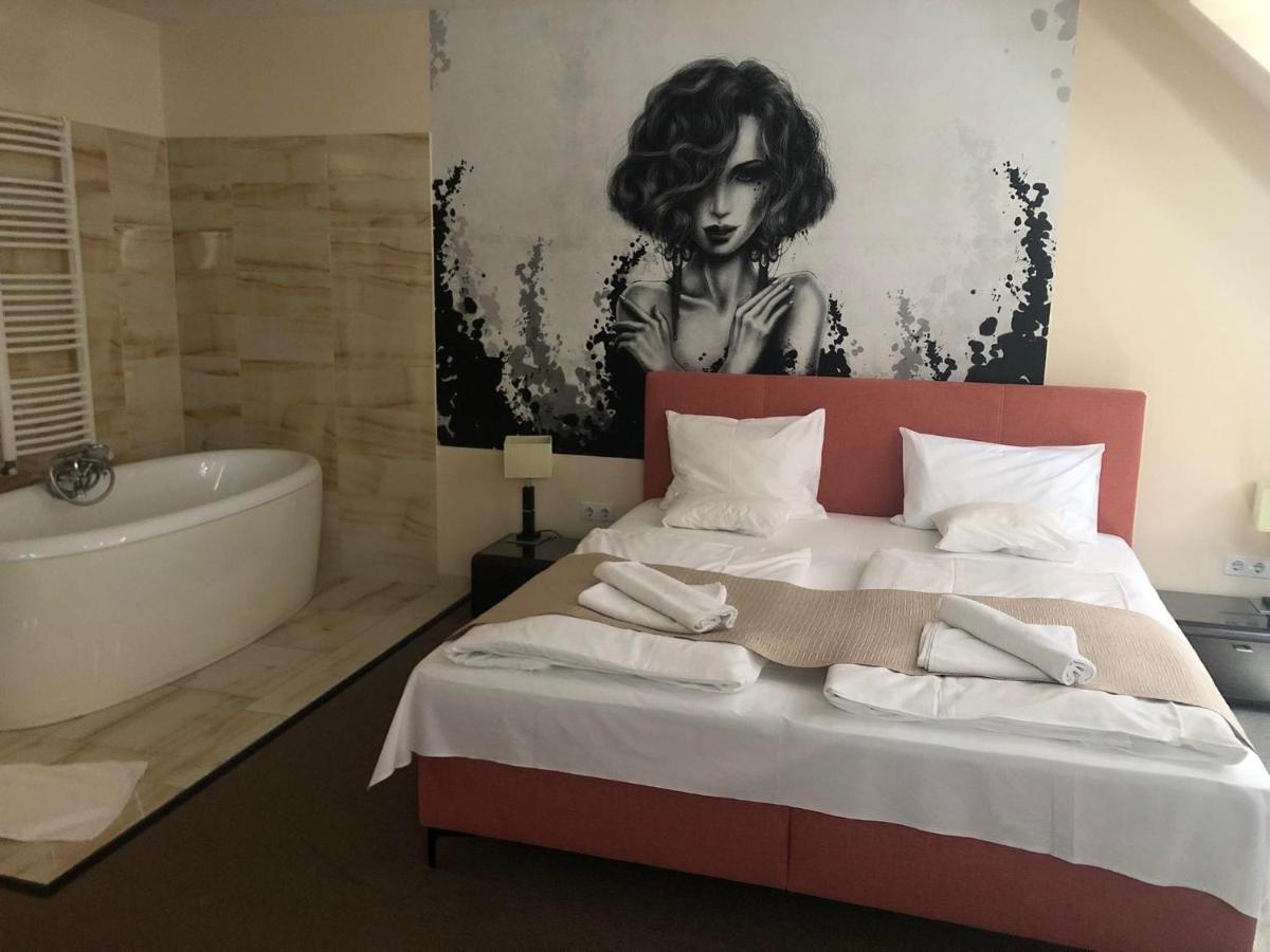 Hotel Brill Orosháza Exteriör bild
