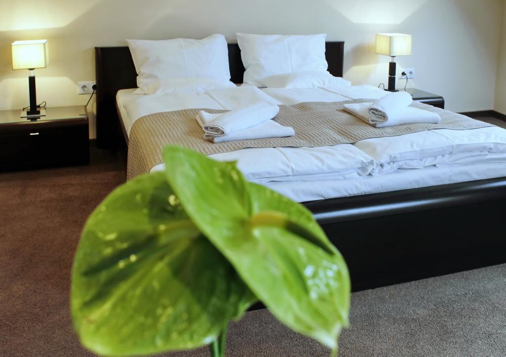 Hotel Brill Orosháza Exteriör bild