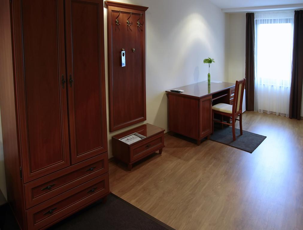 Hotel Brill Orosháza Rum bild